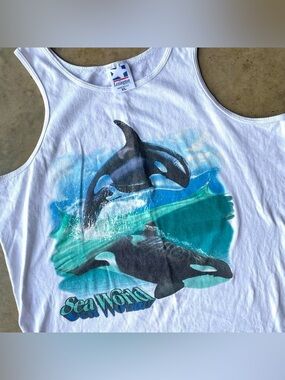 Vintage 90s Sea World Orca killer whale free Willy tank top made in USA.